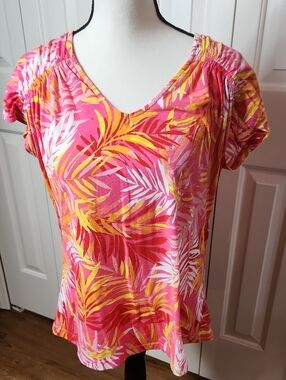 Kiwi Fresh, Women’s Pink Tropical Print V-Neck Top, Size Large